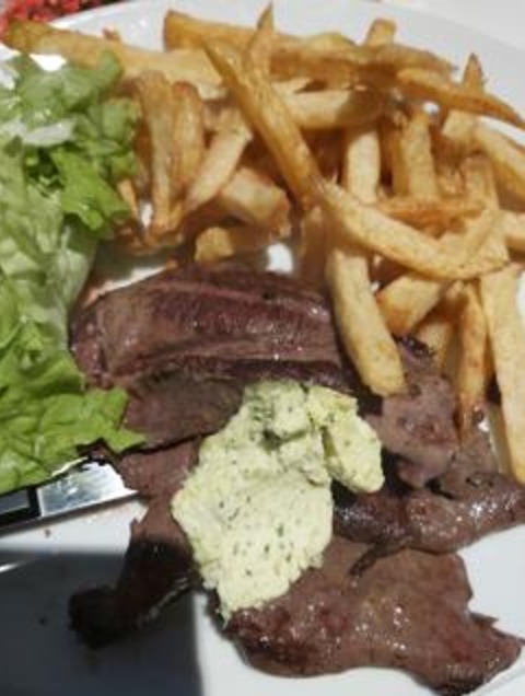 Pièce de bœuf, salade et frites